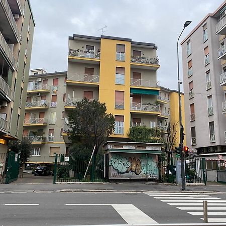 Max'S House Apartment Милано Екстериор снимка